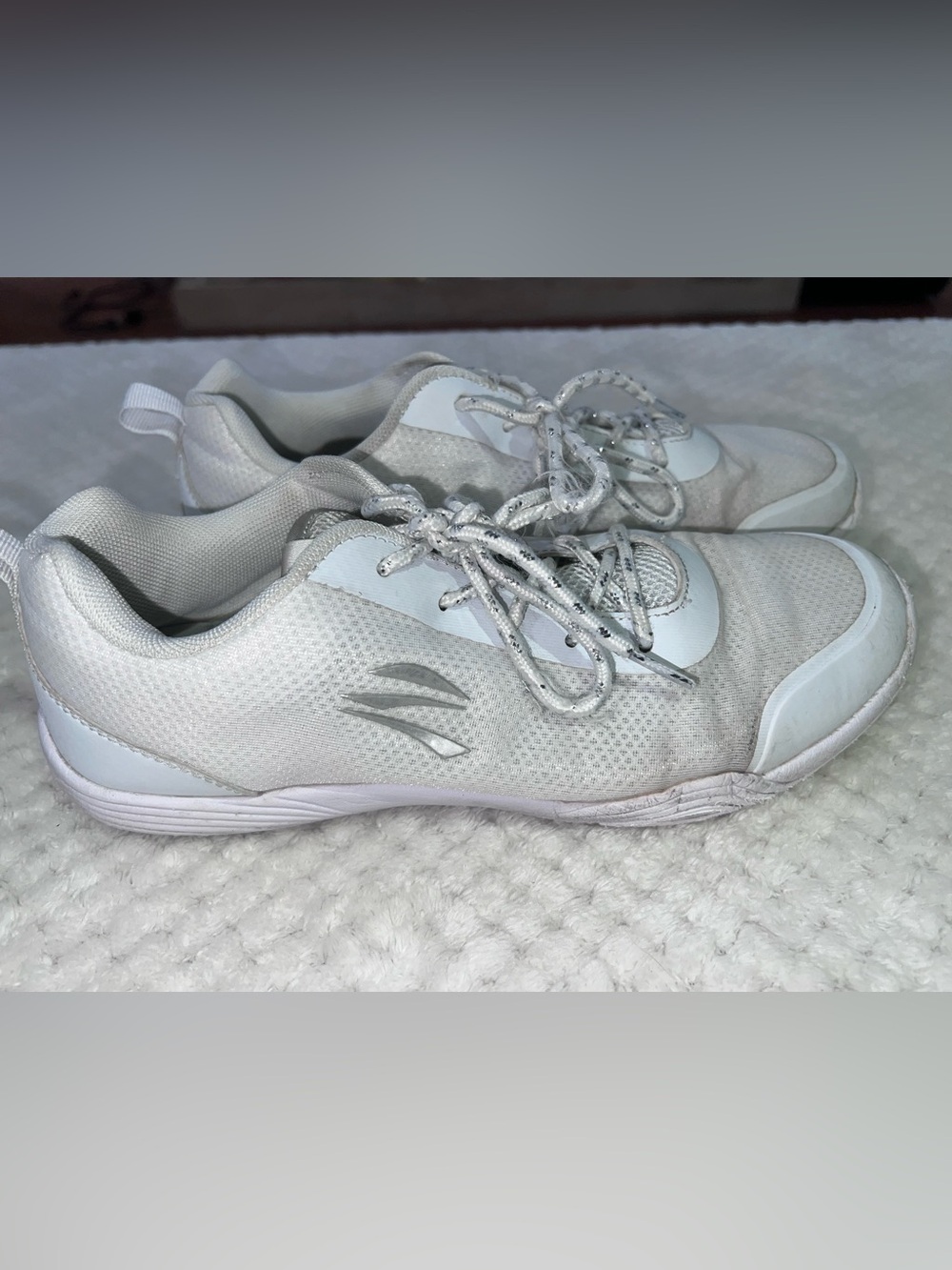 White Women's Zephs Cheer Shoes 6.5